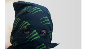PPP-puolueen (Peoples Political Party) kannattaja mielenosoituksen aikana Srinagarin kaupungissa Intiassa 21. tammikuuta 2016.