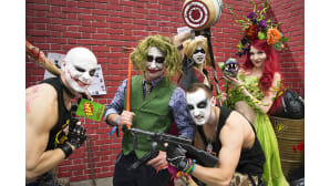 Osallistujat poseerasivat Comic Con -viihde- ja sarjakuvatapahtumassa Sveitsin Baselissa 5. toukokuuta.