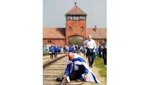 Holokaustin muistolle järjestetty March of the Living -kulkue kulki Auschwitz I -keskitysleiristä Birkenaun tuhoamisleirille Oświęcimissa Puolassa.