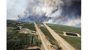 Valtavat metsäpalot riehuvat Albertan osavaltiossa Kanadassa.