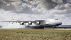 Maailman suurin lentokone Antonov An-225 laskeutui ensimmäsitä kertaa Australian maaperälle Perthissä.