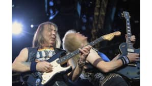 Iron Maidenin kitaristit Dave Murray ja Janick Gers.