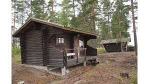 mökkejä rannalla
