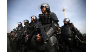 Indonesian kansallisen poliisin BRIMOB-yksikkö valmistautuu alueellisiin vaaleihin Jakartassa 2. marraskuuta.