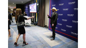 Donald Trumpin kannattajia hotelli Hiltonissa New Yorkissa, 8 marraskuuta.