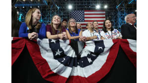 Hillary Clintonin kannattajat seurasivat tuloksia Jacob K. Javits -kokouskeskuksessa New Yorkissa.