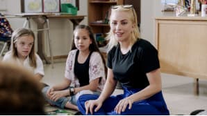 Lady Gaga toimi opettajan sijaisena Walter Reed Middle Schoolissa Hollywoodissa 6. heinäkuuta.
