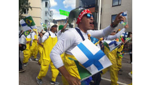 Miehistöparaati.