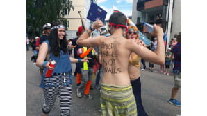 Miehistöparaati.
