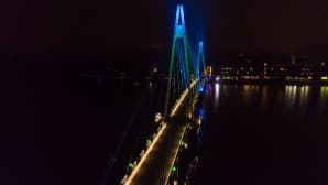 Ylistönsilta nousee uudella valaistuksella Jyväskylän uudeksi maamerkiksi.