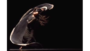 Tanssija esittämässä Maria Pagesin "Yo, Carmen" -flamenco-koreografiaa kansainvälisillä tanssifestivaaleilla Calissa, Kolumbiassa 1. marraskuuta.