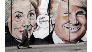 Graffiti Hillary Clintonista ja Donald Trumpista spreijattuna Länsirannan muuriin Israelissa.