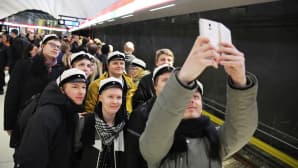 Teekkarit ryhmäkuvaa ottamassa.
