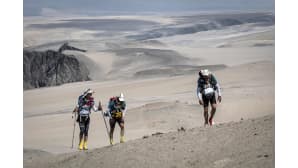 Marathon des Sables -ultramaratonin osanottajia Ican aavikolla Perussa 29. marraskuuta. Kilpailun kokonaispituus on n. 250 kilometriä, joka on jaettu kuuteen osaan. Kilpailu pidetään ajalla 28. 11.-4.12.2017.