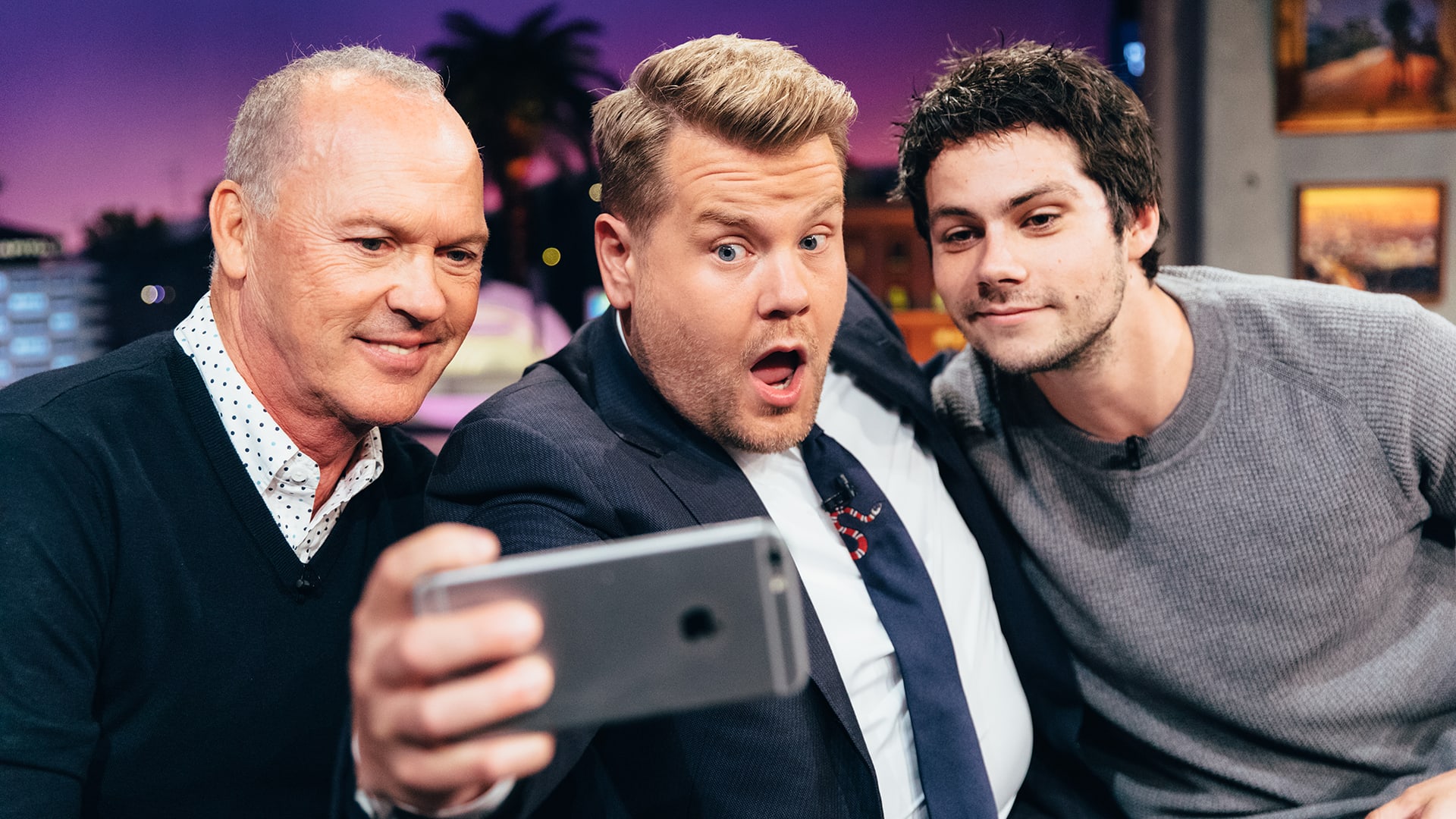 Vieraat Michael Keaton Dylan O Brien Superfruit The Late Late Show