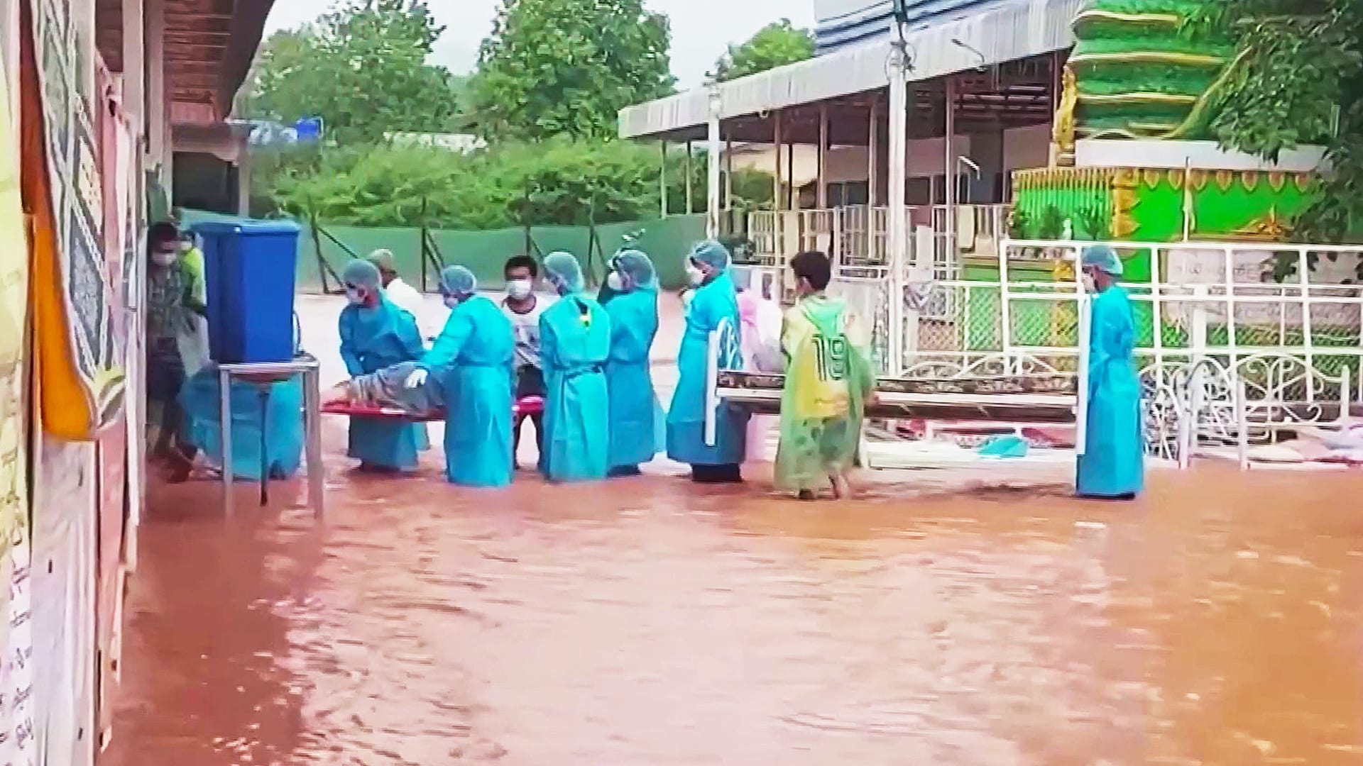 Rankkasateet ja tulvat vaikeuttavat Myanmarin jo ennestään vaikeaa