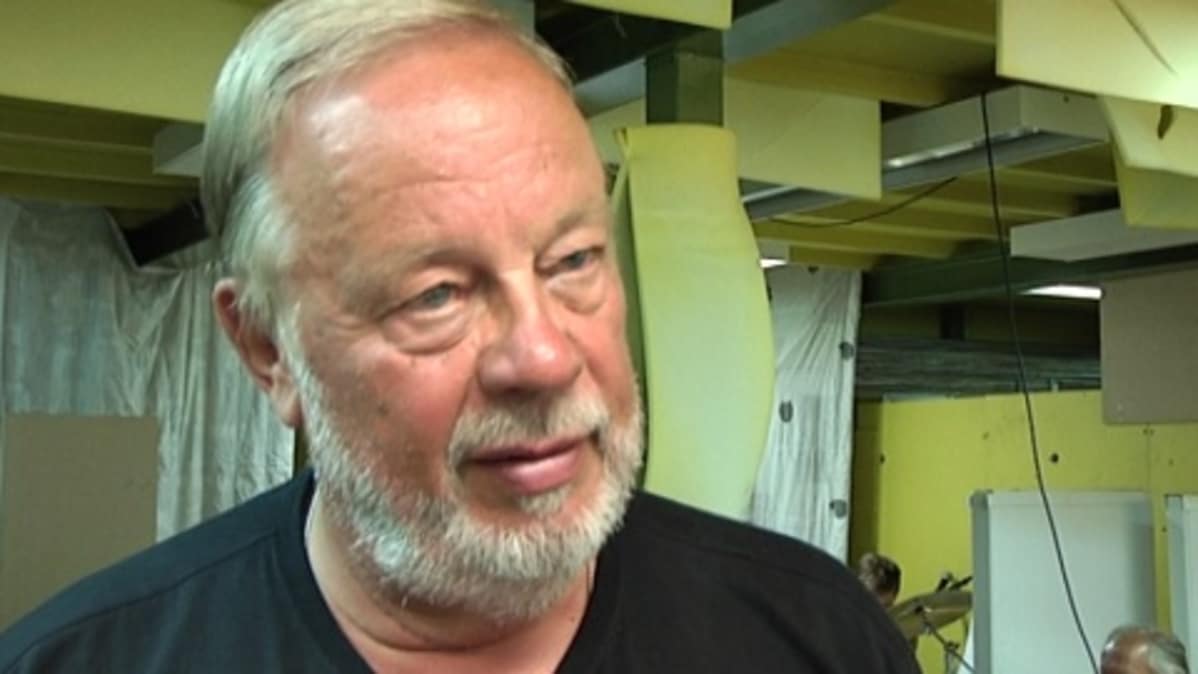 Matti Salminen julkaisi levyllisen Turkuaiheisia lauluja Yle Uutiset