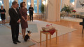Video: Uutisvideot: Presidenttipari vastaanottaa joulutervehdykset Mäntyniemessä