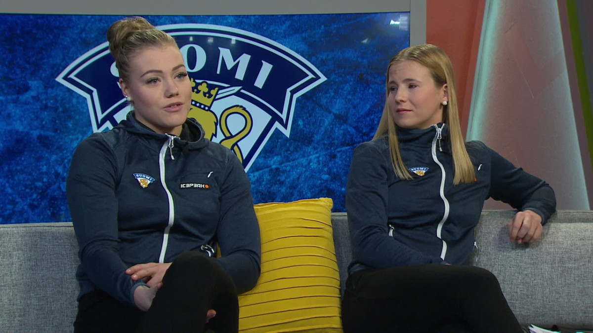 Hopeanaisleijonat Petra Nieminen ja Ronja Savolainen