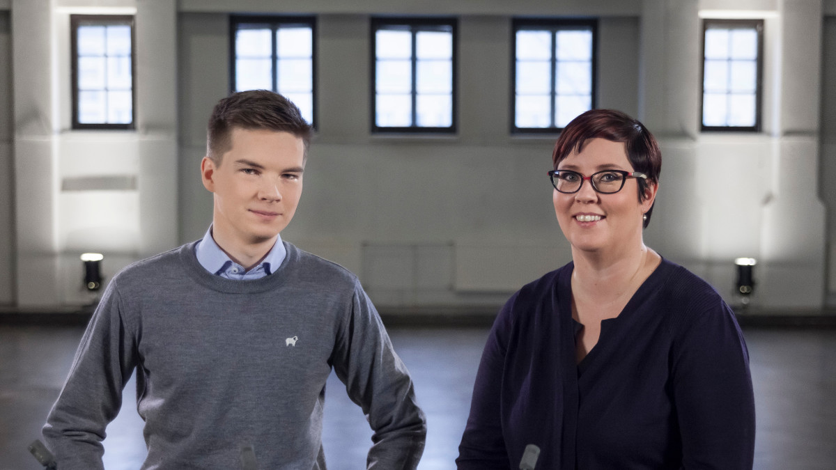 Yle Kioskin toimittaja Matti Riitakorpi ja presidenttiehdokas Merja Kyllönen. Kyllönen oli vaaligallerian ensimmäinen haastateltava marraskuussa 2017. Kaikki videot julkaistiin joulukuussa.