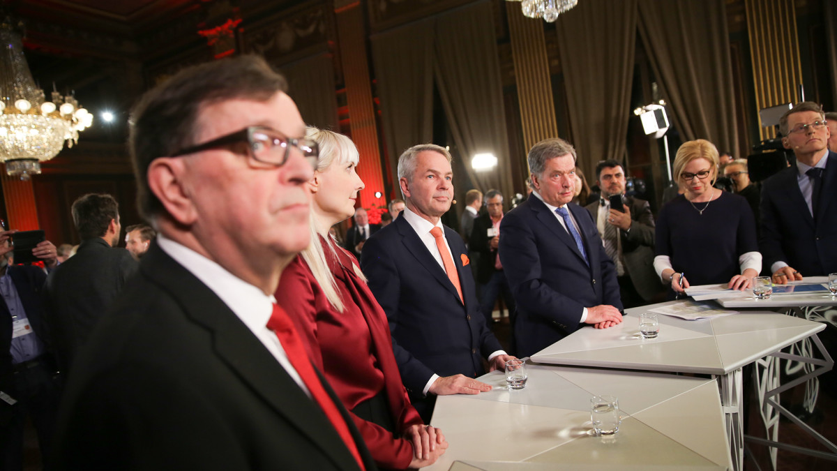 Presidenttiehdokkaat Säätytalolla.