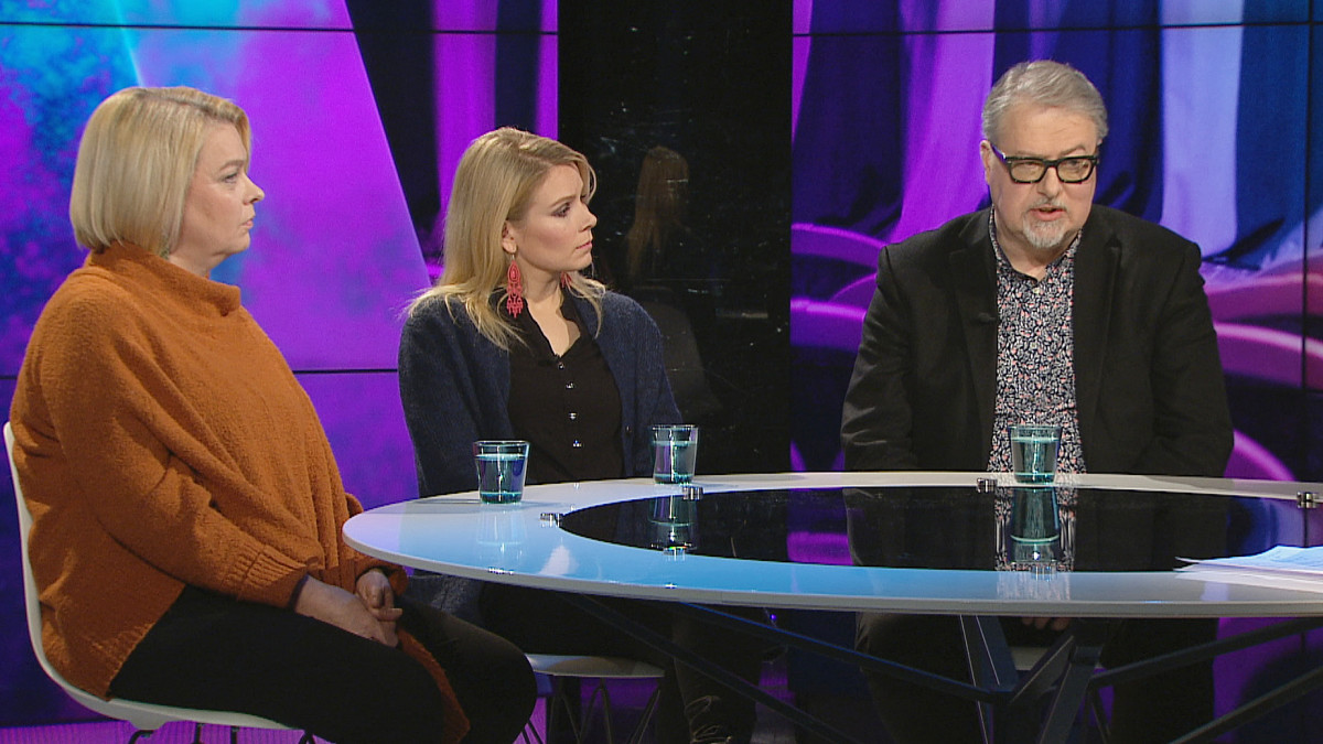 a-studiossa elina knihtilä ja pamela tola