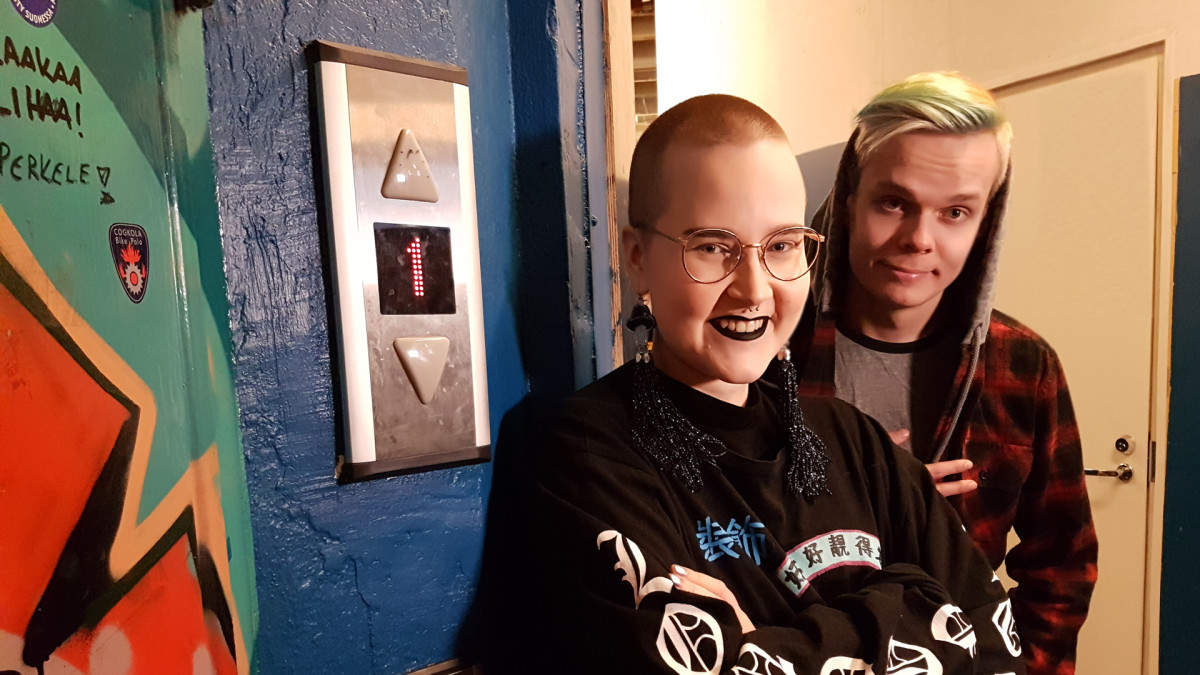 Videbloggaajat Mansikka ja Herbalsiti vierekkäin