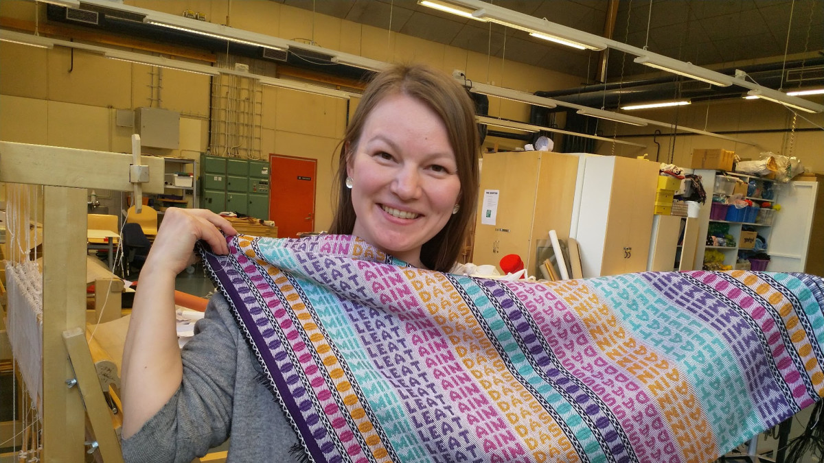 Anniina Turunen valmistautuu Duodji Dreamers -näyttelyyn.