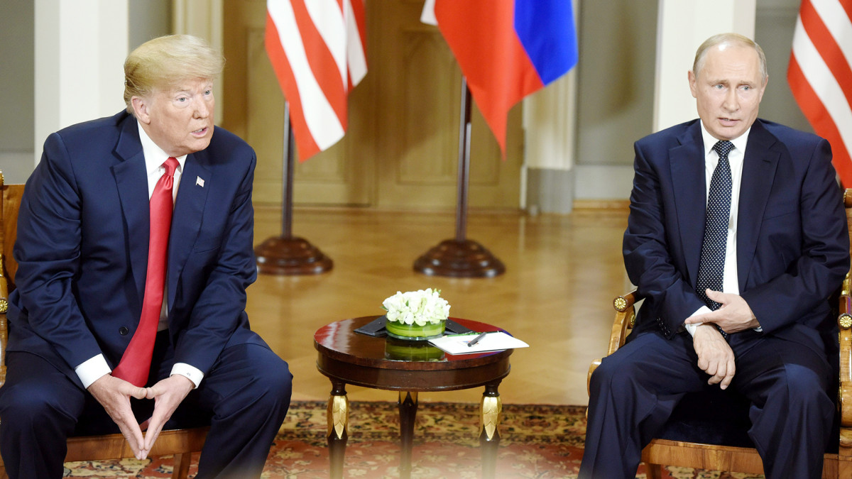 Donald Trump ja Vladimir Putin tapaavat presidentinlinnassa.