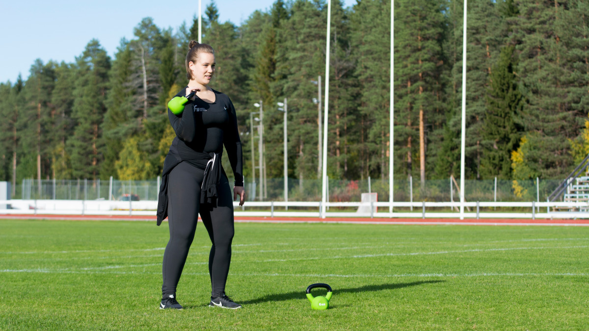 Liikunnanohjaaja Tanja Ihalainen kahvakuula urheilu treeni