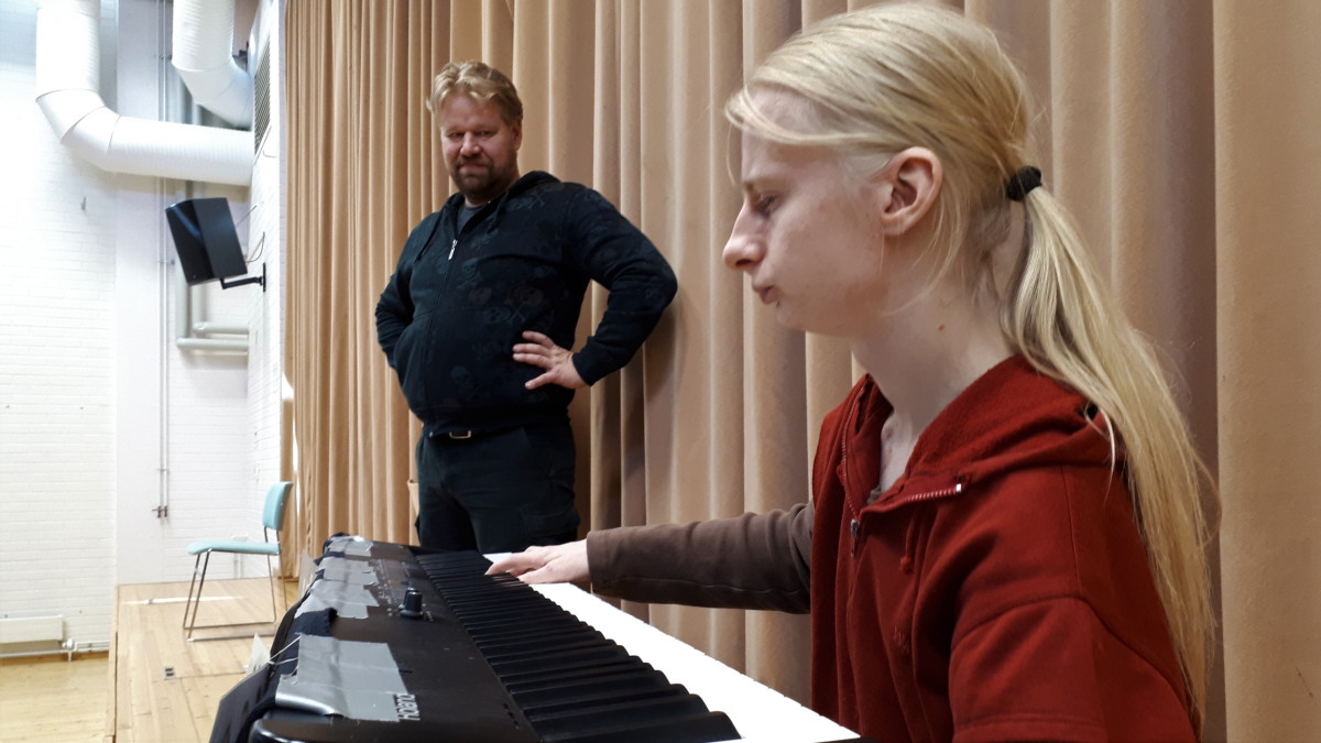 Janne Kinnunen Matias Nieminen näytelmä piano pianonsoitti