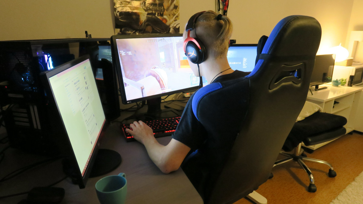 Paavo Voutilainen pelaa Player Unknown's Battlegrounds -peliä.