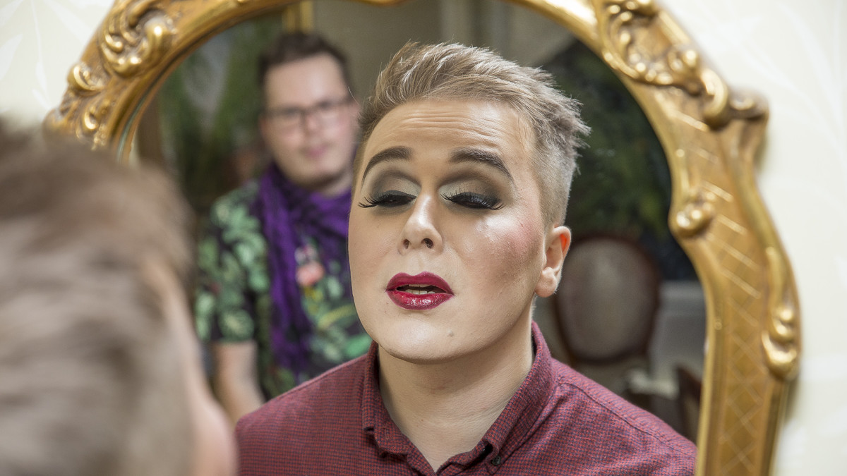 Ville Kekäläinen Drag-taiteilija Linnea von Kattendam