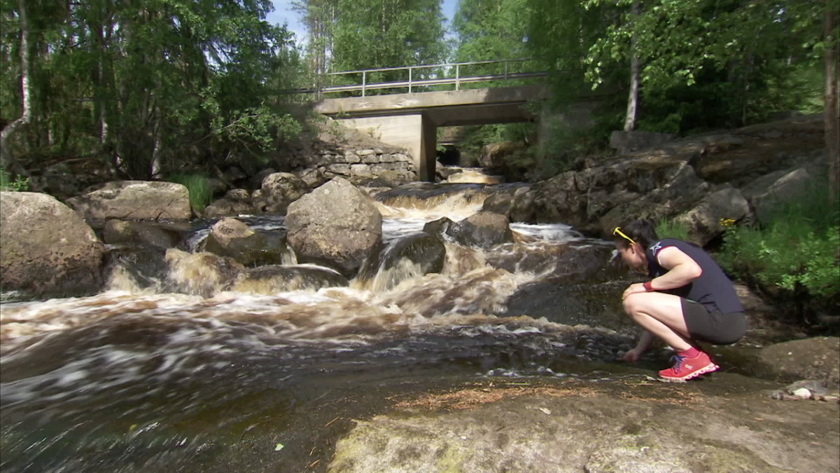 Krista Pärmäkoski kotimaisemissaan.