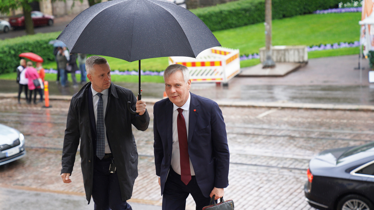 Antti Rinne saapuu Säätytalolle