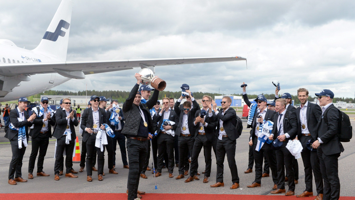 Eetu Luostarinen, Leijonat