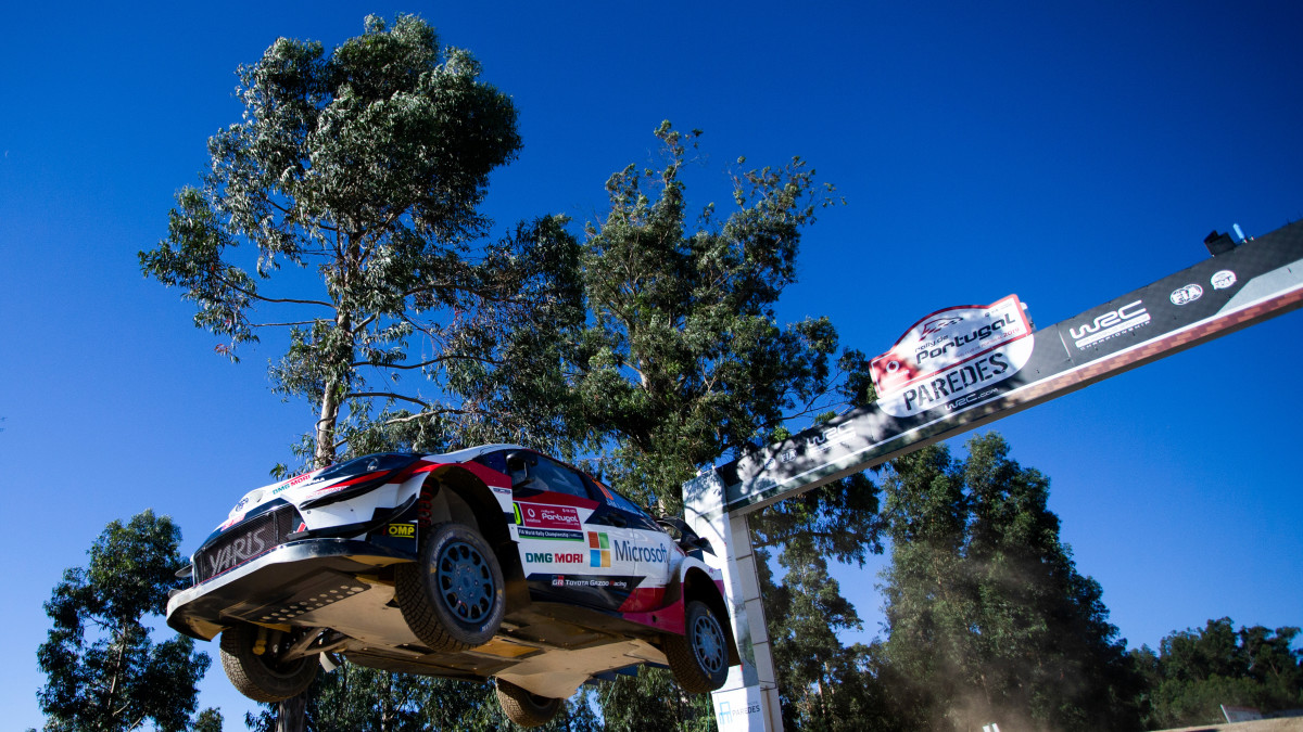 Jari-Matti Latvala vauhdissa Portugalin MM-rallin shakedownissa vuonna 2019.