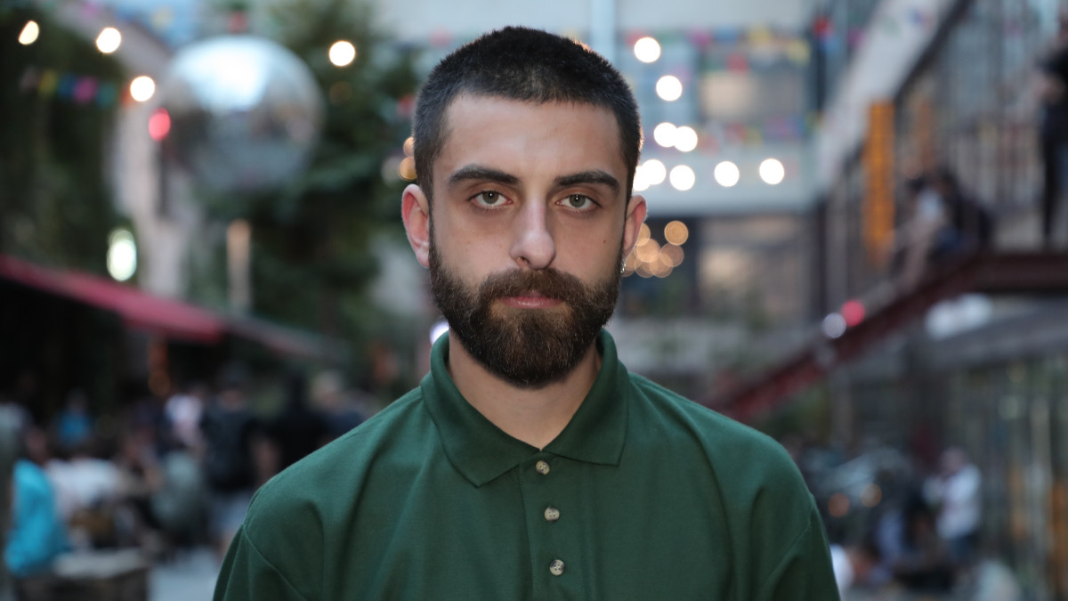 Moku T eli Tato Rusian, 25, räppää arjestaan Tbilisissä.