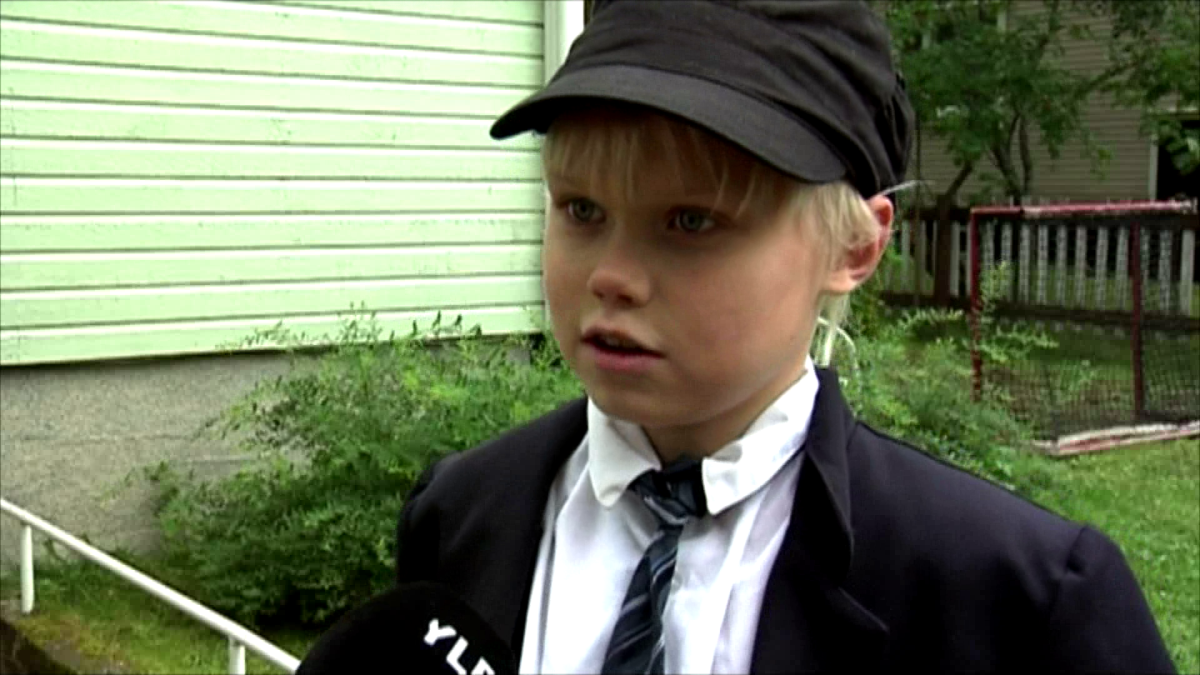 Aapo Rautio Ylen haastattelussa ilmakitaran mm-kisoissa vuonna 2010.