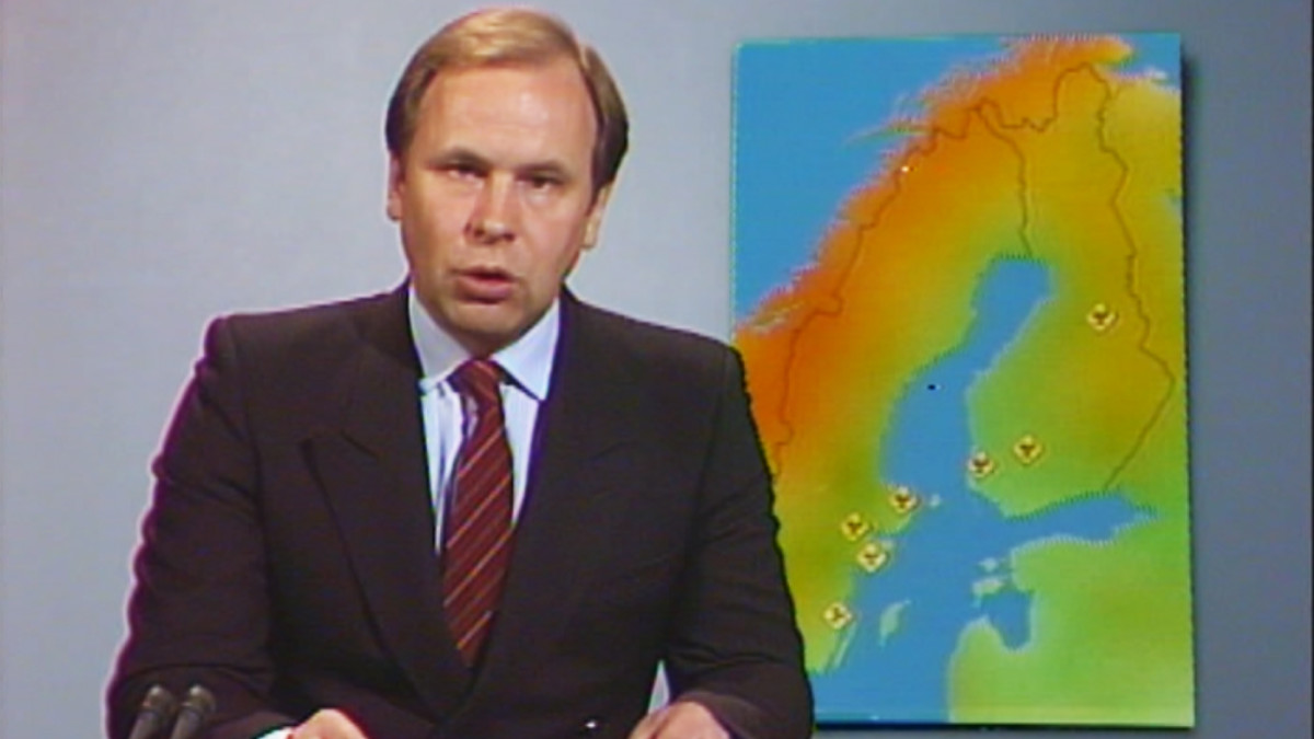Kari Toivonen uutisstudiossa
