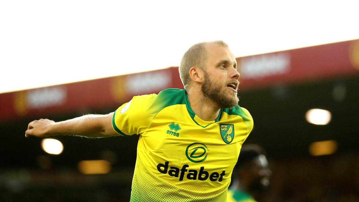 Teemu Pukki tuulettaa maalia.