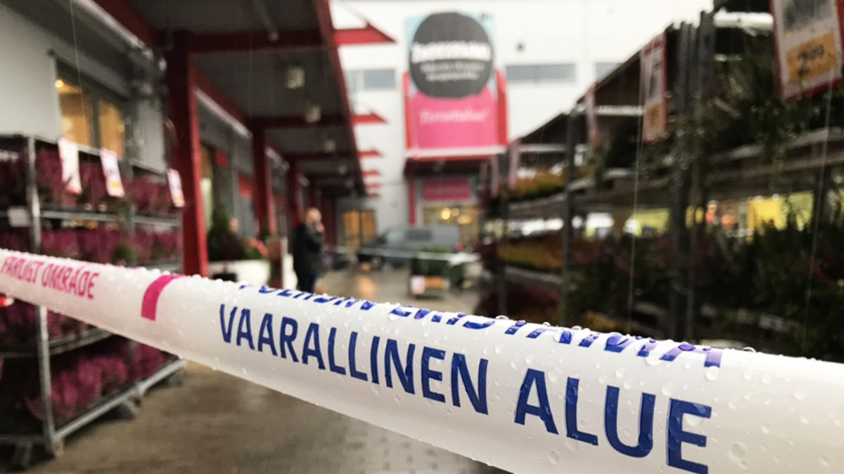Poliisin eristämä kauppakeskus Heman.