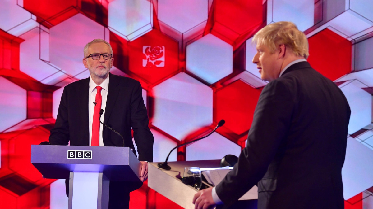 Britannian pääoppositiopuolueen johtaja Jeremy Corbyn ja pääministeri Boris Johnson kohtasivat BBC:n vaaliväittelyssä 6. joulukuuta.