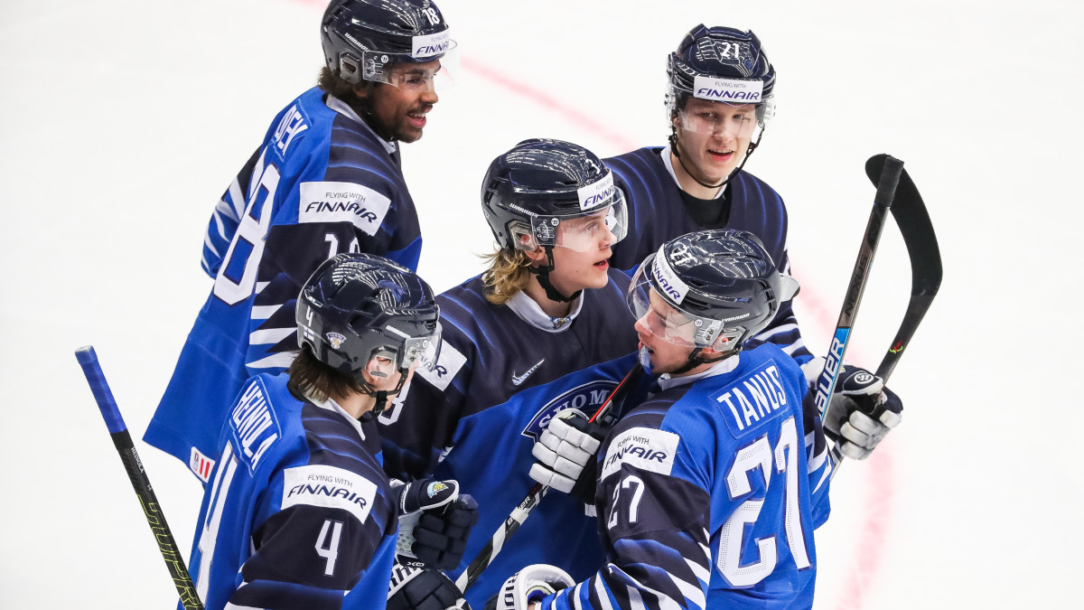 Suomi juhlii maalia (Sveitsiä vastaan)
