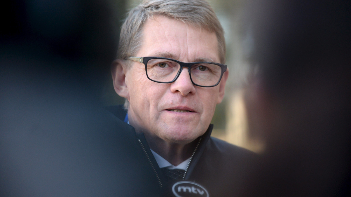 Vatiovarainministeri Matti Vanhanen tapasi mediaa lyhyesti ennen talousarvioneuvotteluiden alkamista Säätytalossa Helsingissä 14. syyskuuta.