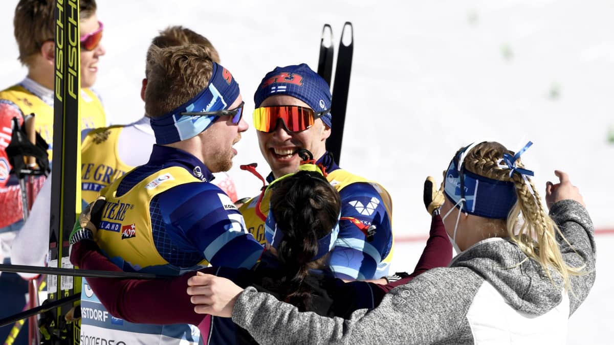 Joni Mäki, Ristomatti Hakola, Krista Pärmäkoski ja Jasmi Joensuu