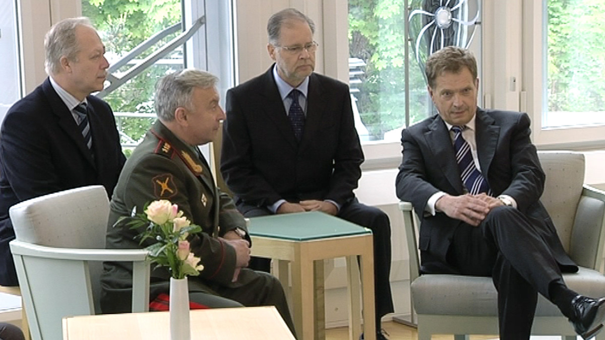 Venäjän asevoimien päällikkö kenraali Nikolai Makarov ja presidentti Sauli Niinistö.