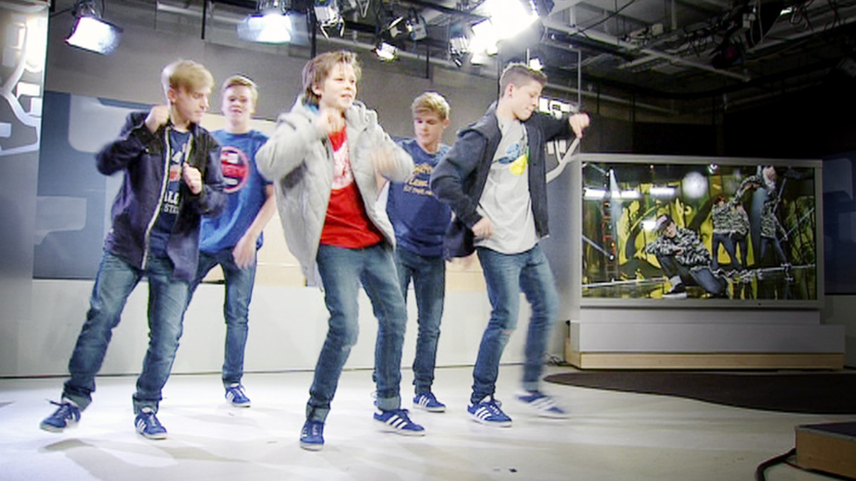 New Style Busters -tanssiryhmä tanssii Aamu-tv:n studiossa.