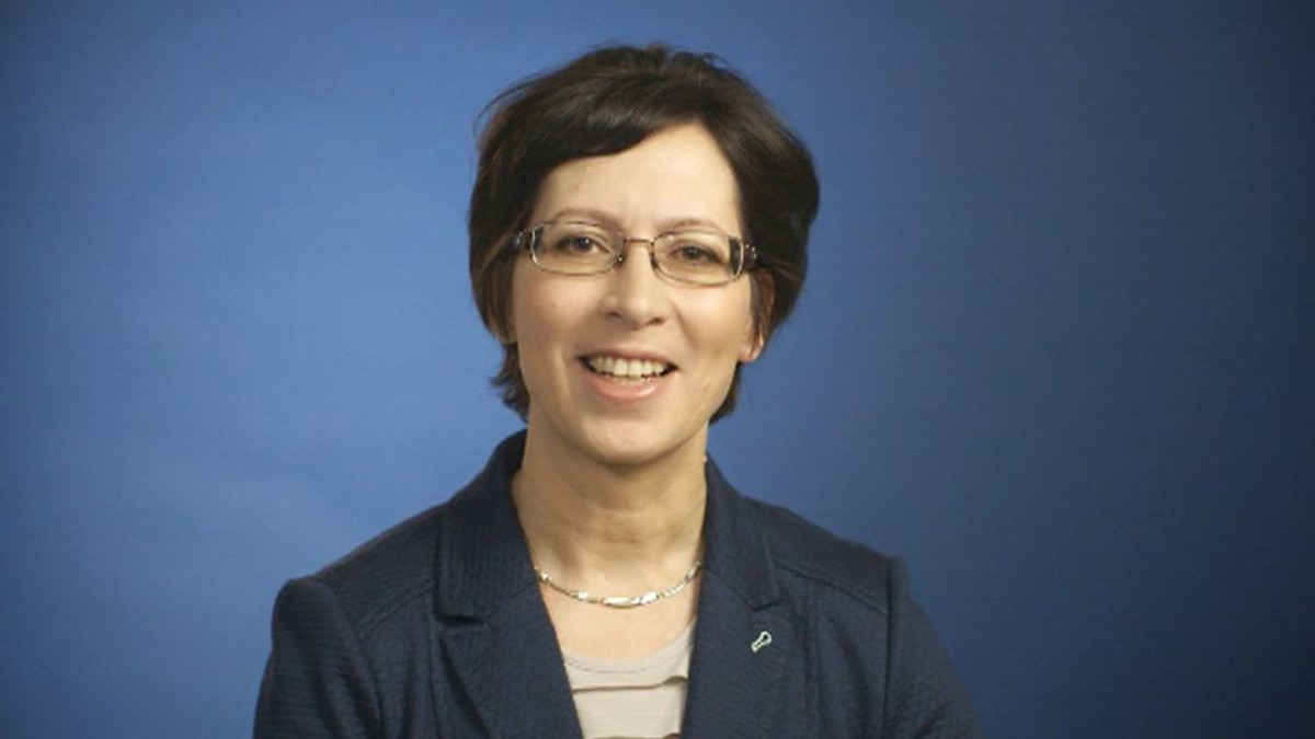 Kristillisdemokraattien vaalivideossa esiintyy Sari Essayah.