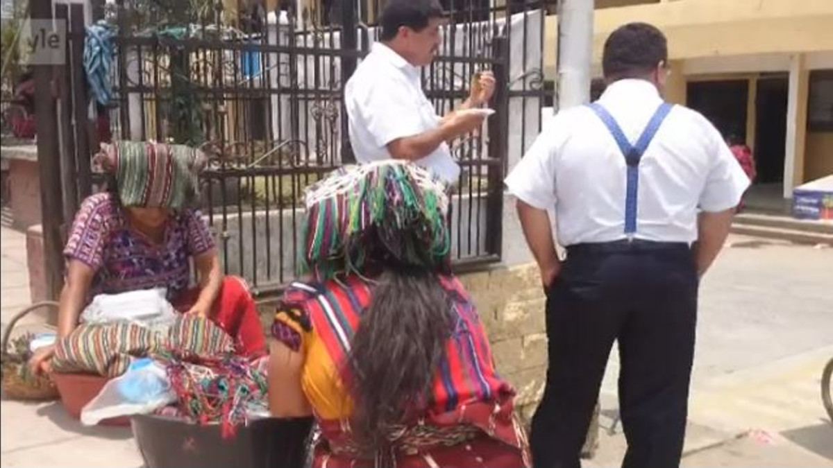 Guatemalalaiset pikkukaupungit ovat vilkkaita markkinapaikkoja.